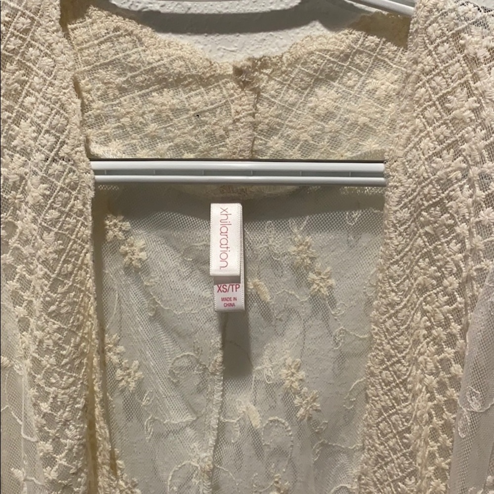 Lace overlay - Picture 2 of 4